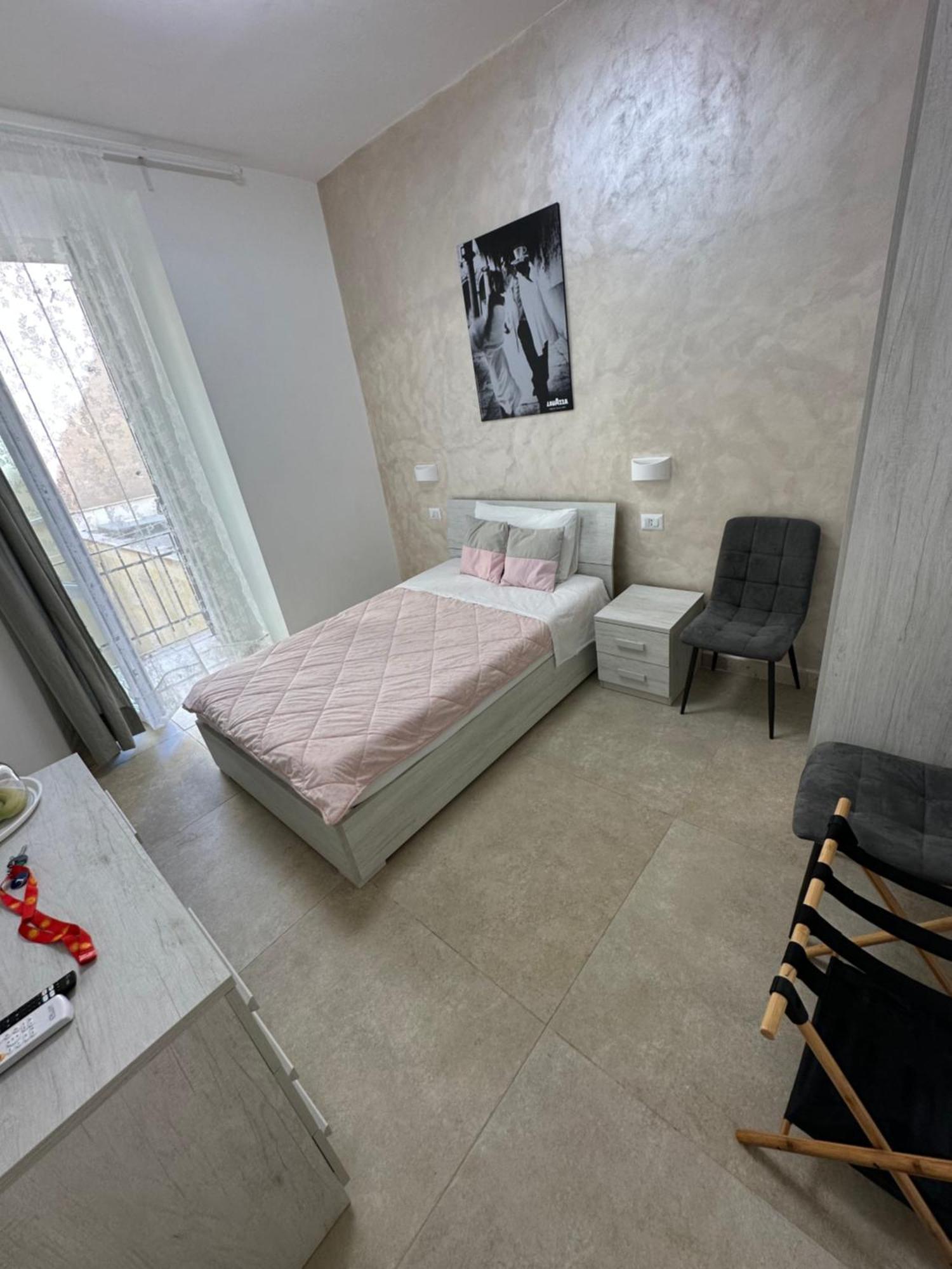 Youroominrome — Photos 2